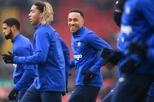 เพื่อคว้าแชมป์